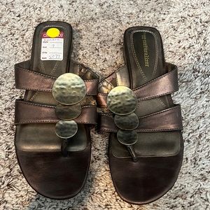 Naturalizer size 9 sandals